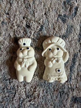 Pillsbury Dough Boy & Girl Ceramic Magnet Set White & Blue Poppin Fresh VTG G45